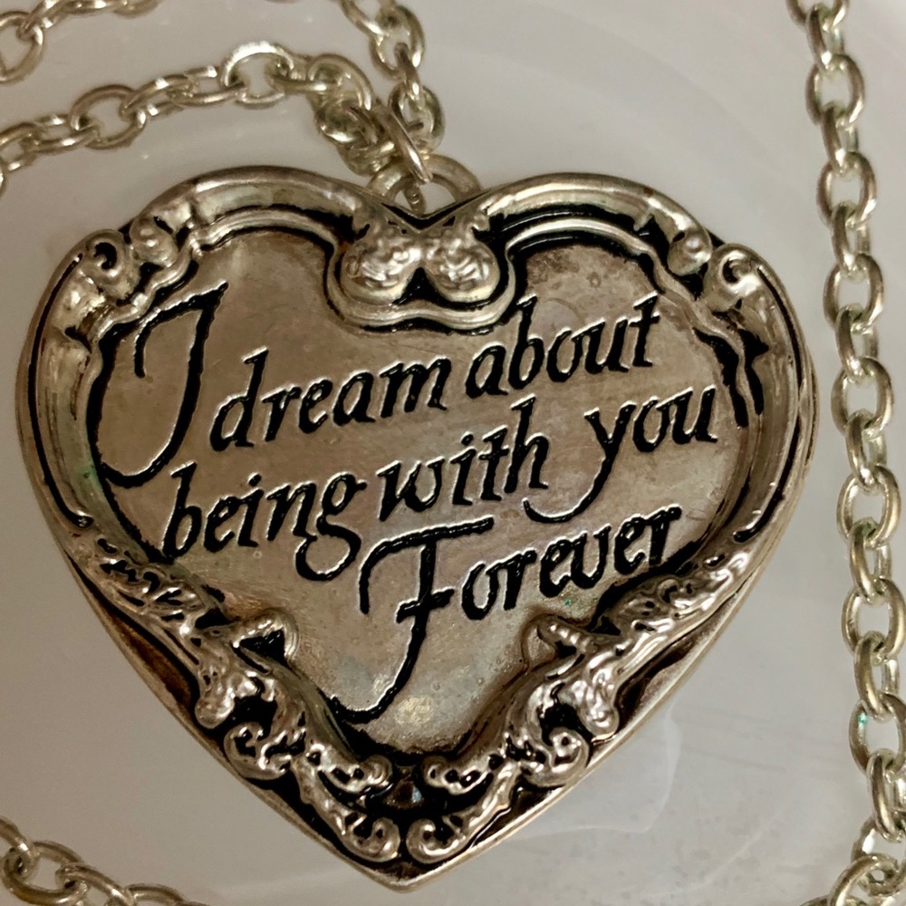 **TWILIGHT SAGA ** RARE, CHUNKY, XL HEART SCRIPT PENDANT & CHAIN NWOB
